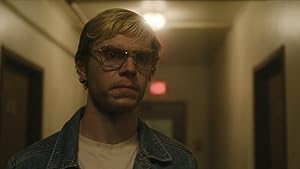 Dahmer - Monster: The Jeffrey Dahmer Story S01E01 (2022)